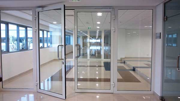 Алюминиевые двери для офиса